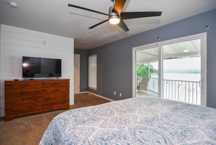 Waterfront Haven at Lake of the Ozarks - Lake Ozark, Missouri