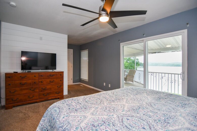 Waterfront Haven at Lake of the Ozarks - Lake Ozark, Missouri