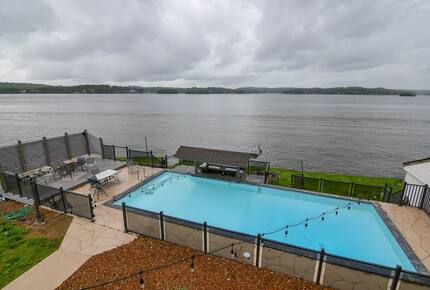 Waterfront Haven at Lake of the Ozarks - Lake Ozark, Missouri