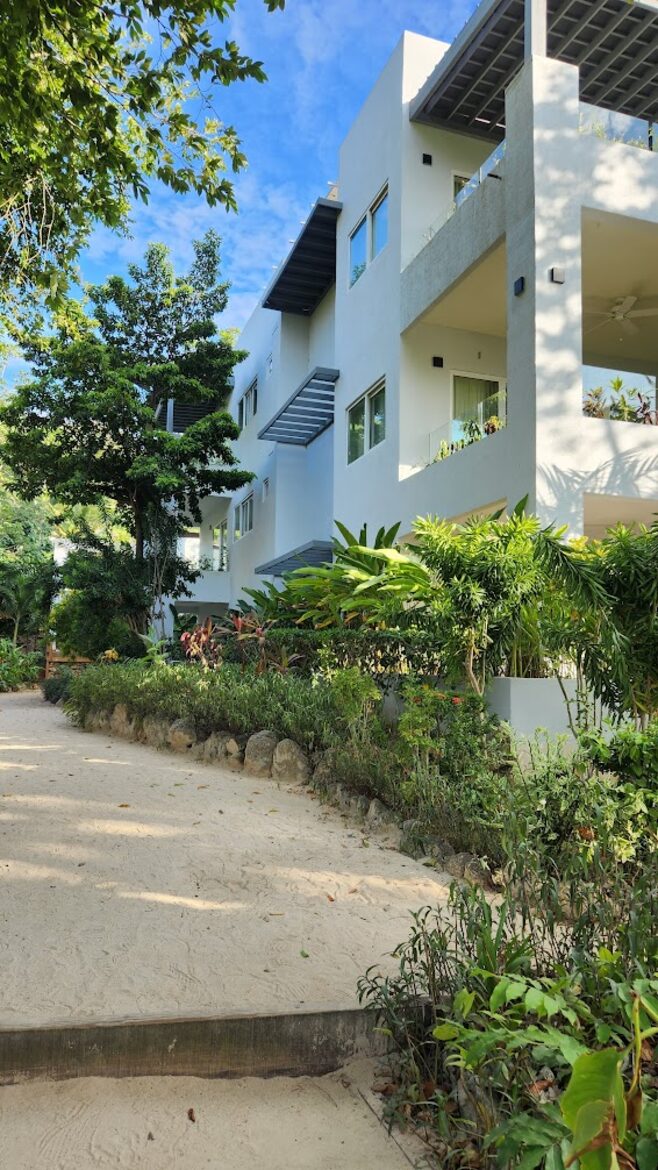 Western Caribbean | Roatan West Bay Beach Studio Residence - West Bay Beach, Honduras