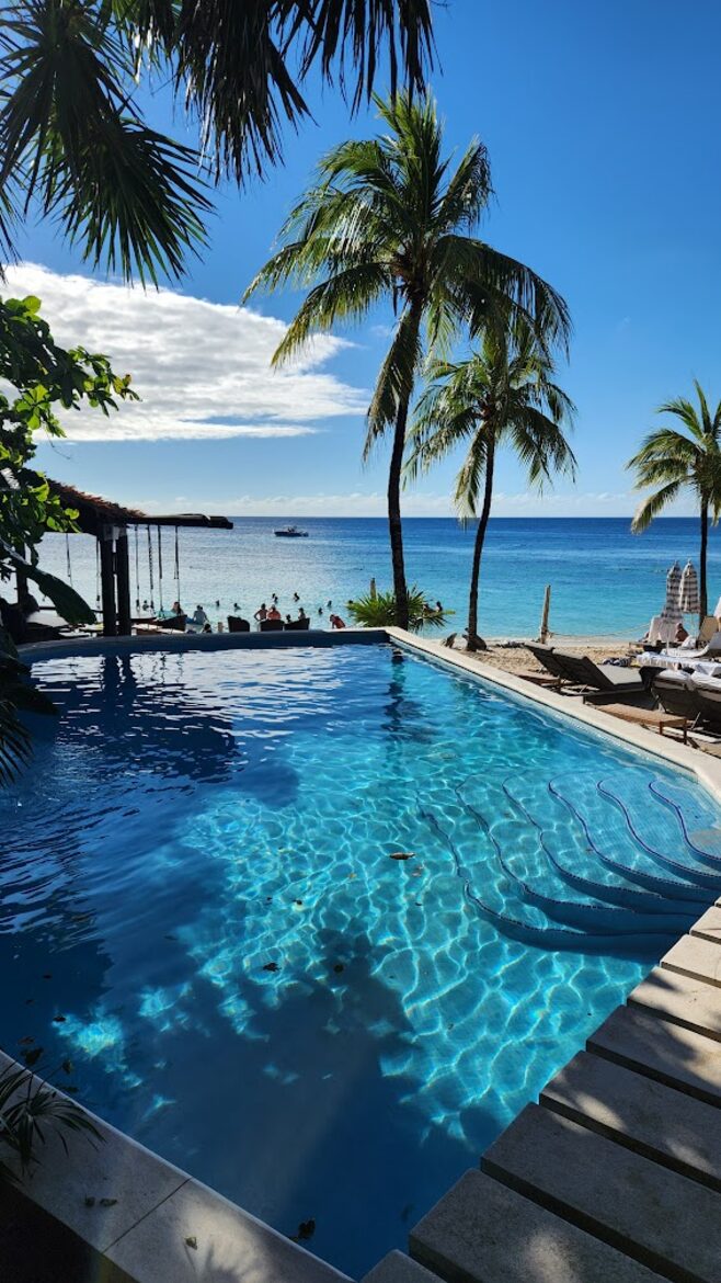 Western Caribbean | Roatan West Bay Beach Studio Residence - West Bay Beach, Honduras