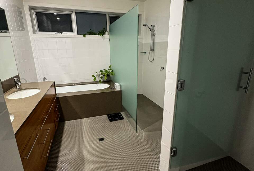 Elevated Coastal Luxury with Private Pool & Views - Avoca Beach, Australia