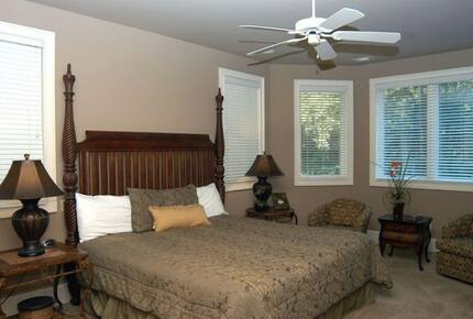 Downstairs Master King