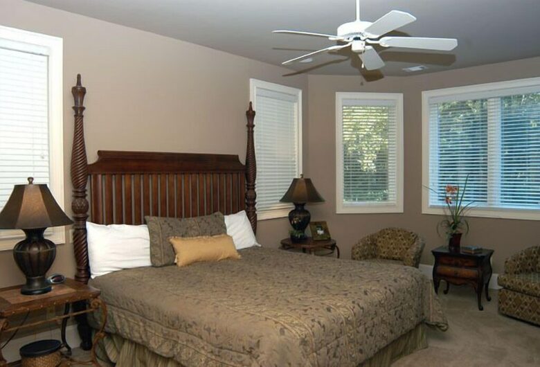 Downstairs Master King