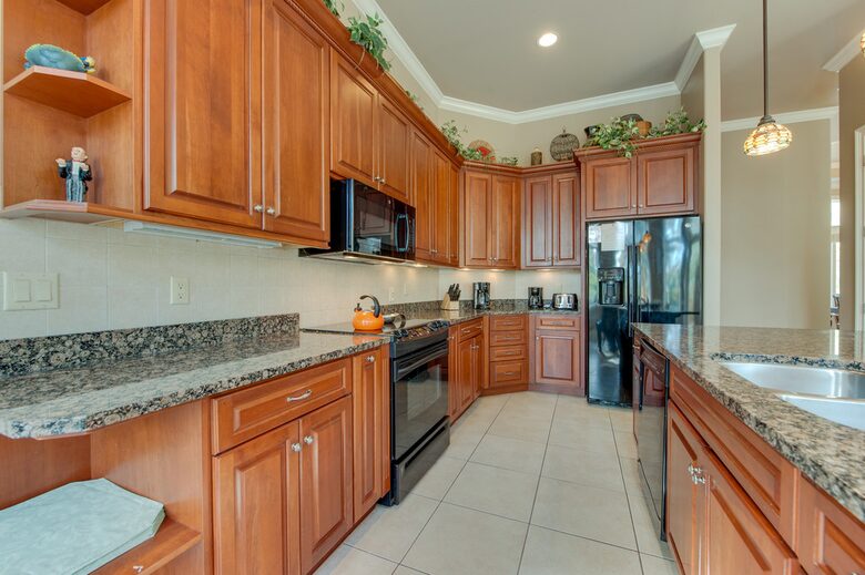 Kitchen, Plenty of island & Counter Space