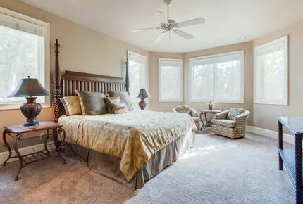 Downstairs Master King