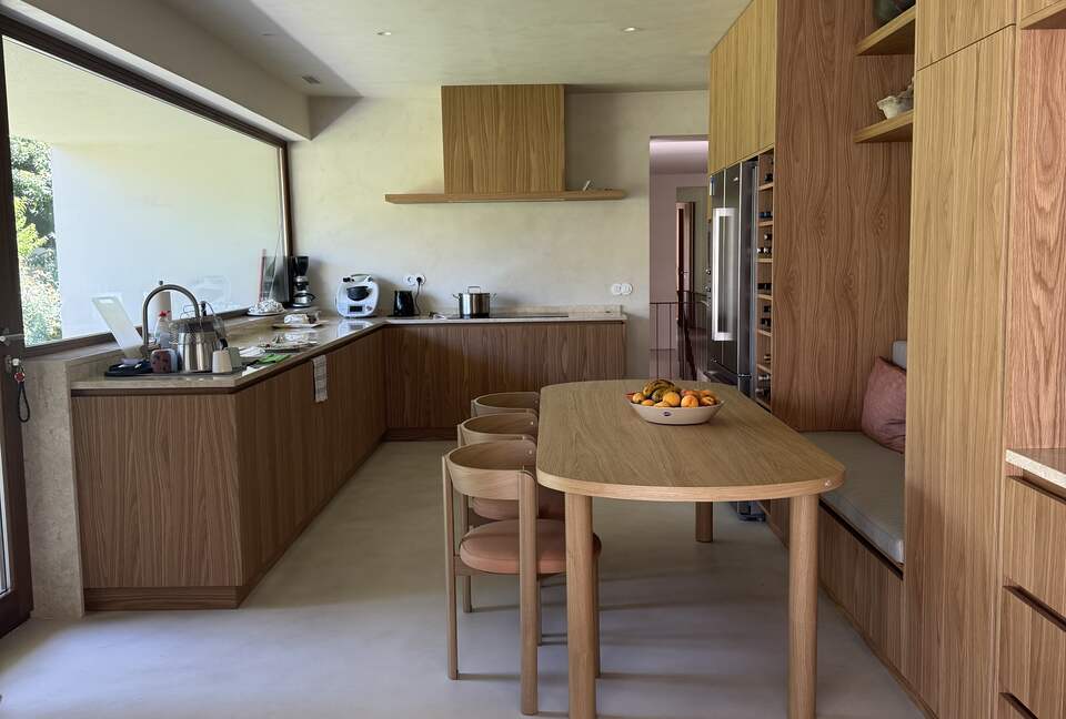 A Modern Villa with Garden Elegance - Colares, Portugal