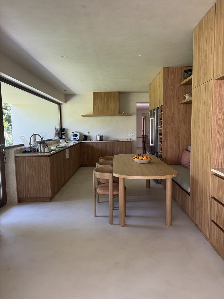 A Modern Villa with Garden Elegance - Colares, Portugal