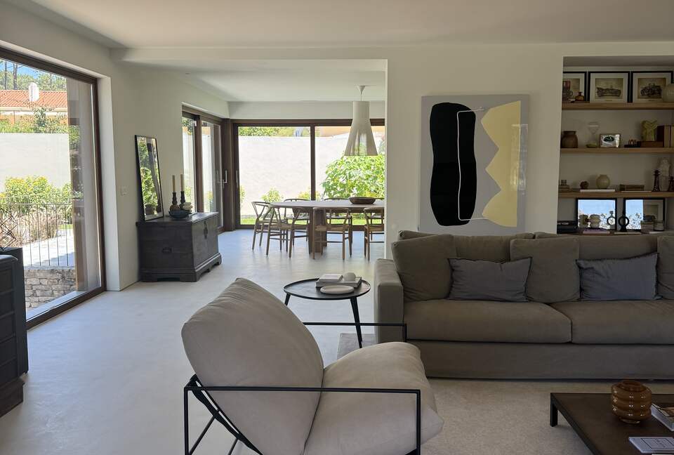 A Modern Villa with Garden Elegance - Colares, Portugal