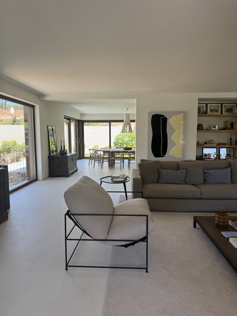 A Modern Villa with Garden Elegance - Colares, Portugal