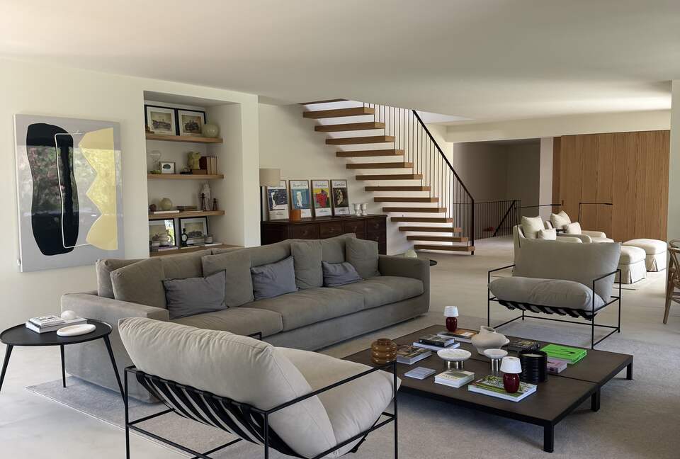 A Modern Villa with Garden Elegance - Colares, Portugal