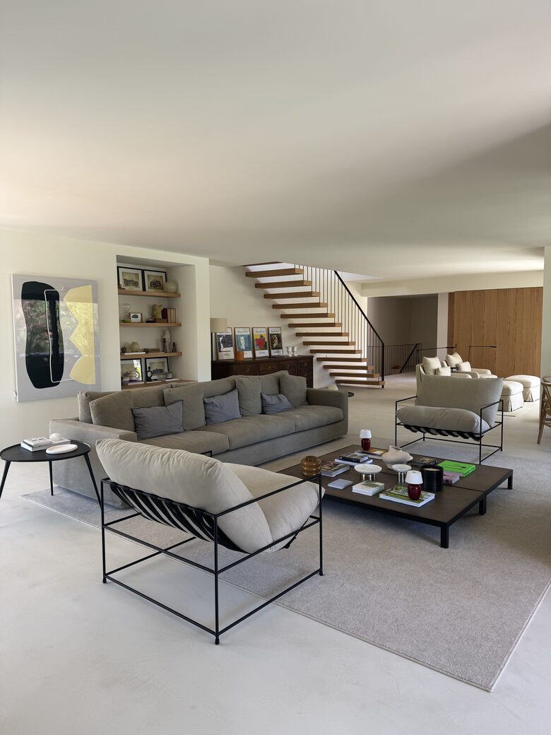 A Modern Villa with Garden Elegance - Colares, Portugal