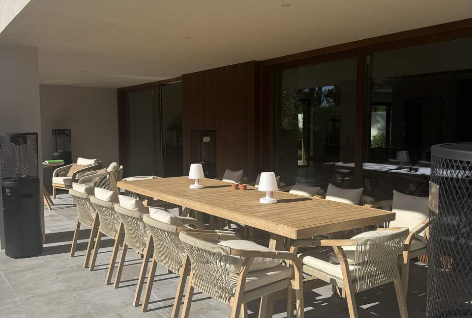 A Modern Villa with Garden Elegance - Colares, Portugal