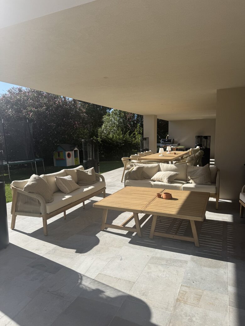 A Modern Villa with Garden Elegance - Colares, Portugal