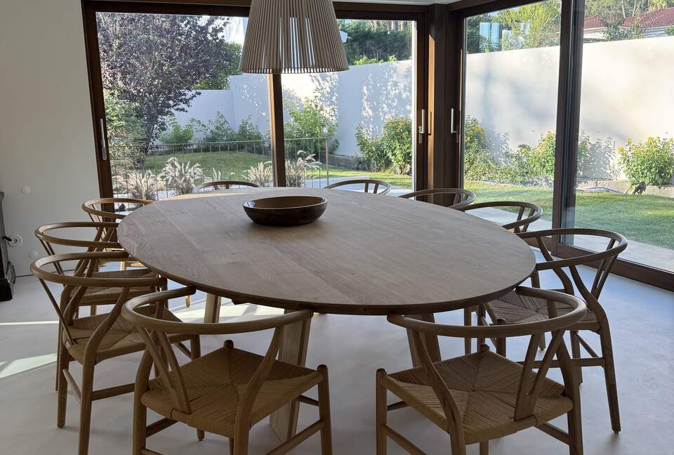 A Modern Villa with Garden Elegance - Colares, Portugal