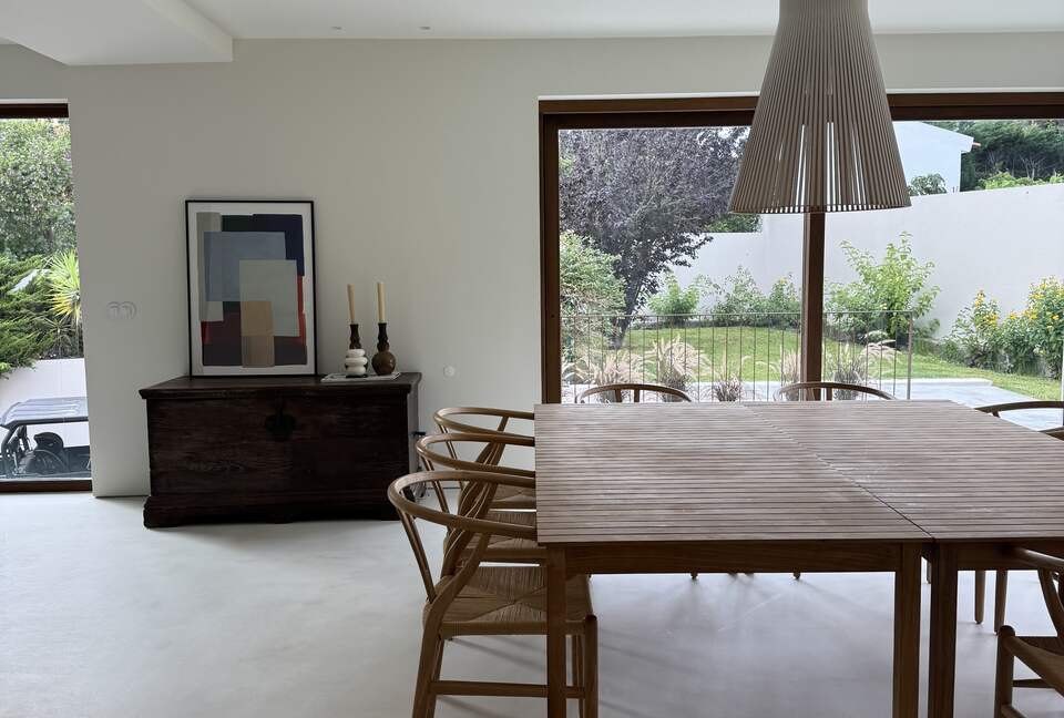 A Modern Villa with Garden Elegance - Colares, Portugal