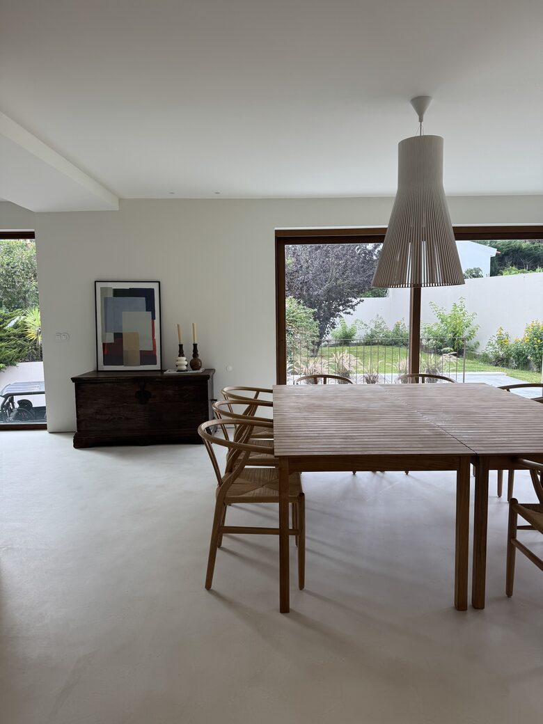 A Modern Villa with Garden Elegance - Colares, Portugal