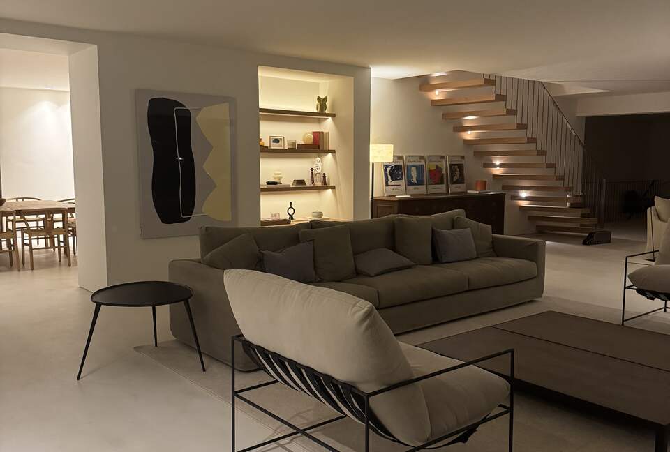 A Modern Villa with Garden Elegance - Colares, Portugal