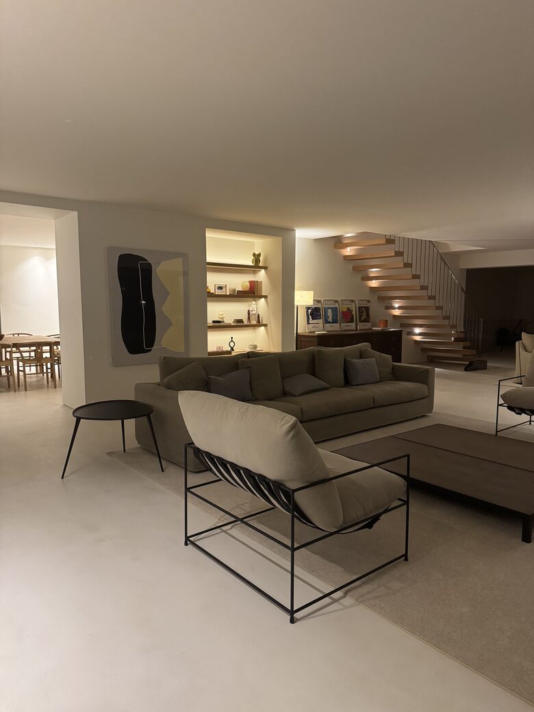 A Modern Villa with Garden Elegance - Colares, Portugal