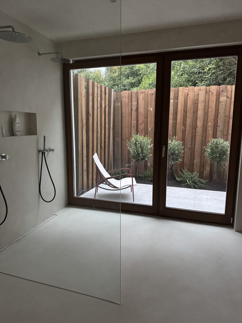 A Modern Villa with Garden Elegance - Colares, Portugal