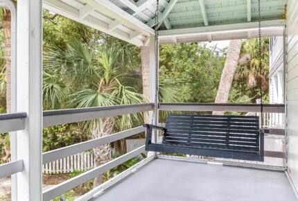 Southern Coastal Retreat on Tybee Island - Tybee Island, Georgia