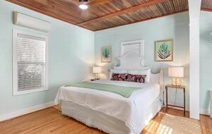 Southern Coastal Retreat on Tybee Island - Tybee Island, Georgia