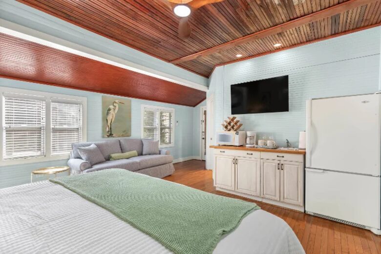 Southern Coastal Retreat on Tybee Island - Tybee Island, Georgia