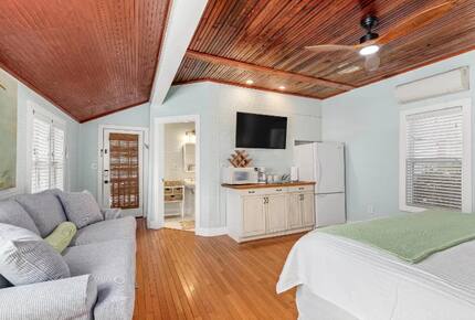 Southern Coastal Retreat on Tybee Island - Tybee Island, Georgia