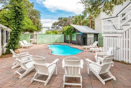 Southern Coastal Retreat on Tybee Island - Tybee Island, Georgia