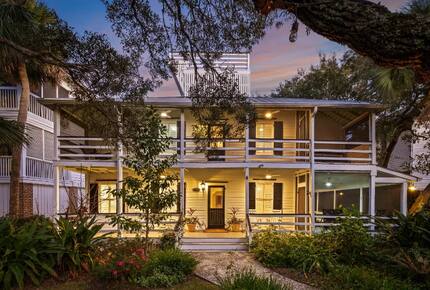 Southern Coastal Retreat on Tybee Island - Tybee Island, Georgia