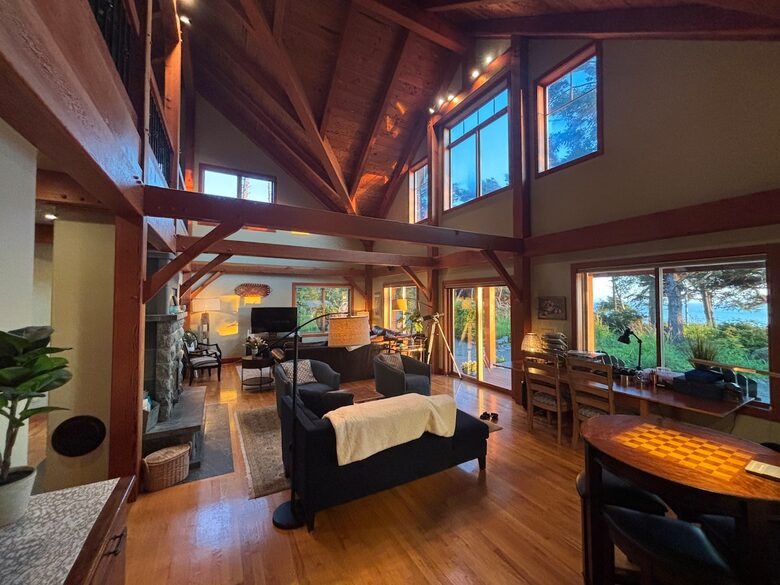 Cliffside Elegance on the Pacific - Pacific Beach, Washington