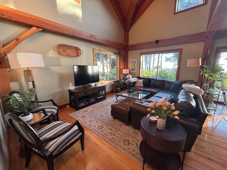 Cliffside Elegance on the Pacific - Pacific Beach, Washington