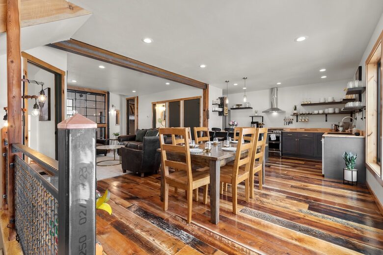 Rustic-Chic 30-Acre Retreat near Whitefish - Kalispell, Montana