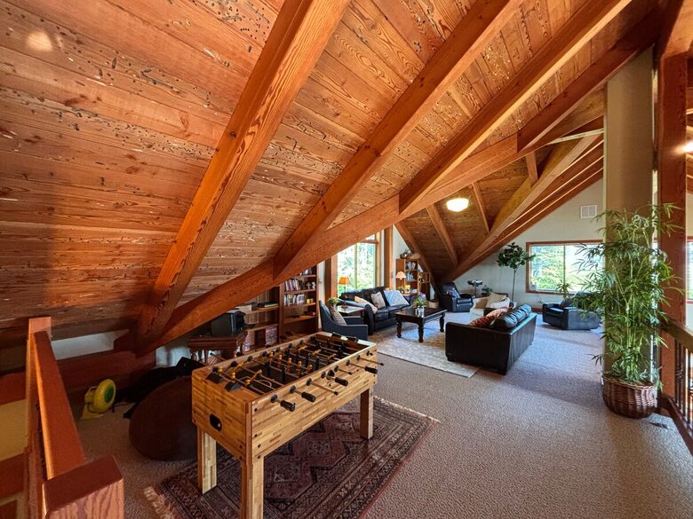 Cliffside Elegance on the Pacific - Pacific Beach, Washington