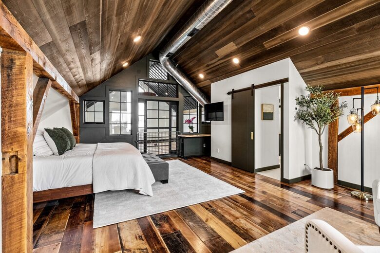 Rustic-Chic 30-Acre Retreat near Whitefish - Kalispell, Montana