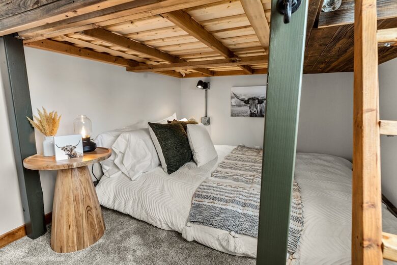 Rustic-Chic 30-Acre Retreat near Whitefish - Kalispell, Montana