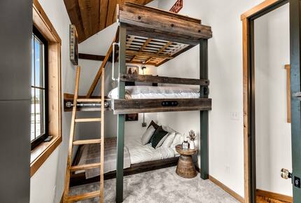 Rustic-Chic 30-Acre Retreat near Whitefish - Kalispell, Montana