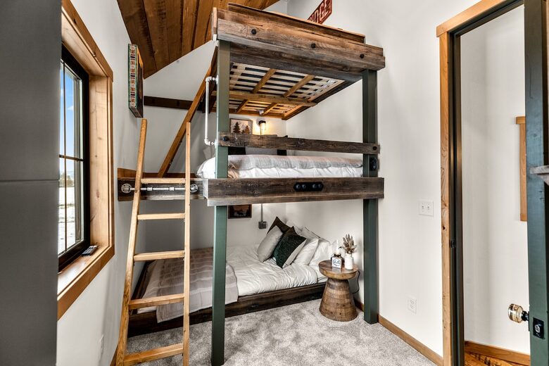 Rustic-Chic 30-Acre Retreat near Whitefish - Kalispell, Montana