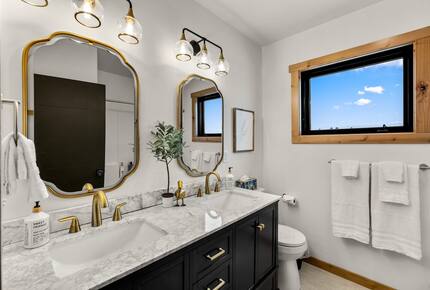 Rustic-Chic 30-Acre Retreat near Whitefish - Kalispell, Montana