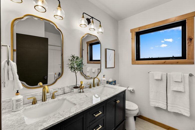 Rustic-Chic 30-Acre Retreat near Whitefish - Kalispell, Montana