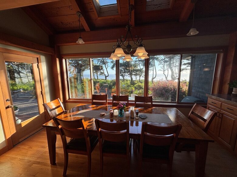 Cliffside Elegance on the Pacific - Pacific Beach, Washington