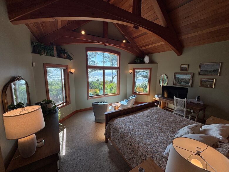 Cliffside Elegance on the Pacific - Pacific Beach, Washington