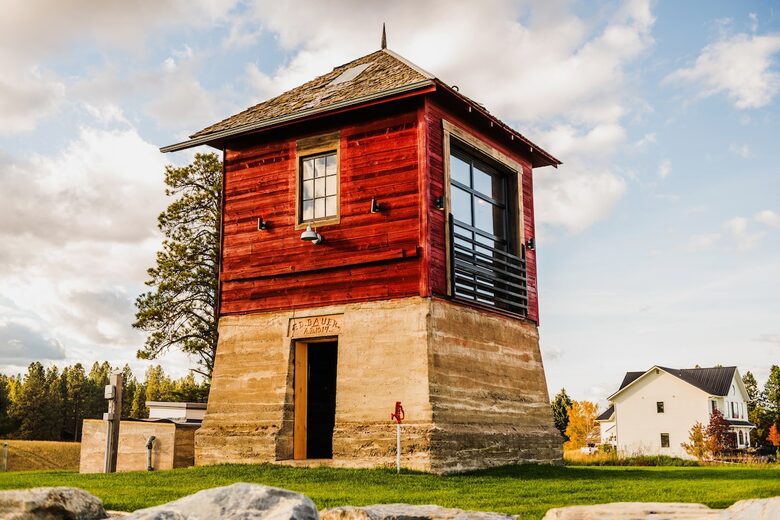 Rustic-Chic 30-Acre Retreat near Whitefish - Kalispell, Montana