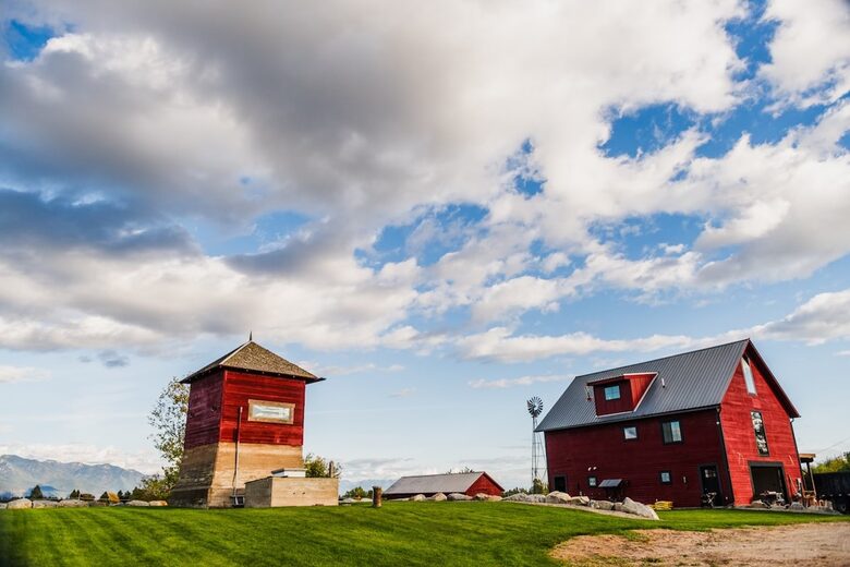 Rustic-Chic 30-Acre Retreat near Whitefish - Kalispell, Montana