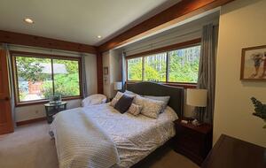 Cliffside Elegance on the Pacific - Pacific Beach, Washington