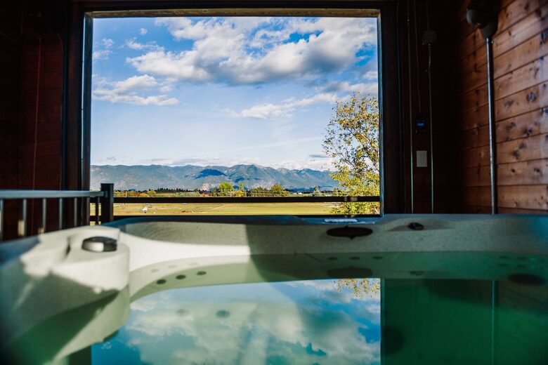 Rustic-Chic 30-Acre Retreat near Whitefish - Kalispell, Montana