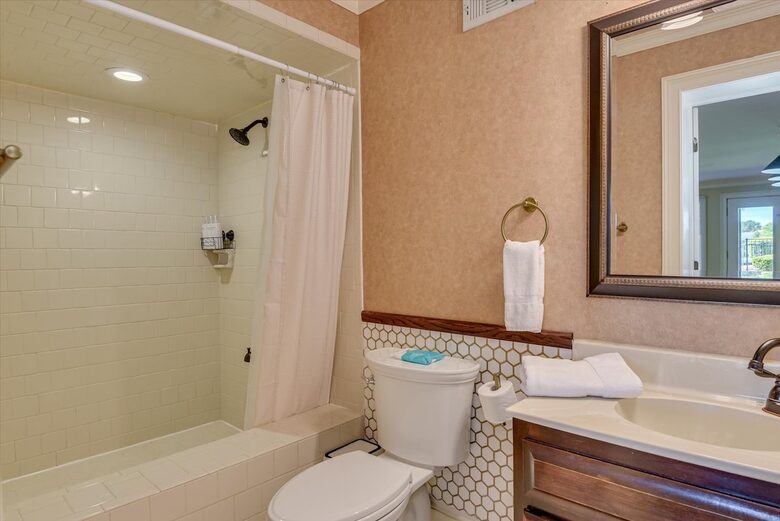 Poolside and Waterfront Bliss in Evans - Evans, Georgia