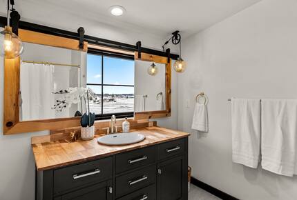 Rustic-Chic 30-Acre Retreat near Whitefish - Kalispell, Montana