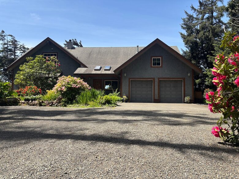Cliffside Elegance on the Pacific - Pacific Beach, Washington