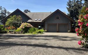 Cliffside Elegance on the Pacific - Pacific Beach, Washington